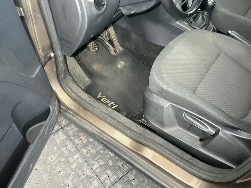 Skoda Yeti 1.6 TDI GreenLine 2013 – снимка 40