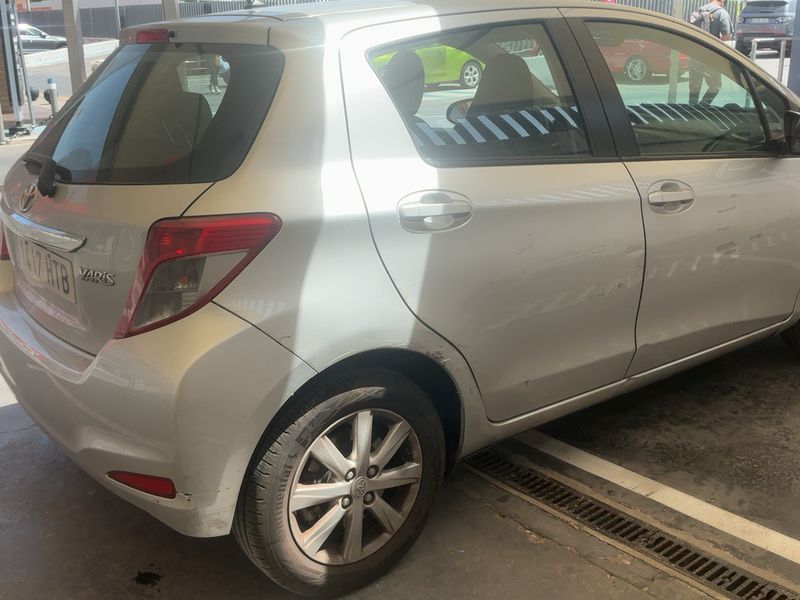 Toyota Yaris 1.33 Dual VVT-i Club 2013 – снимка 8