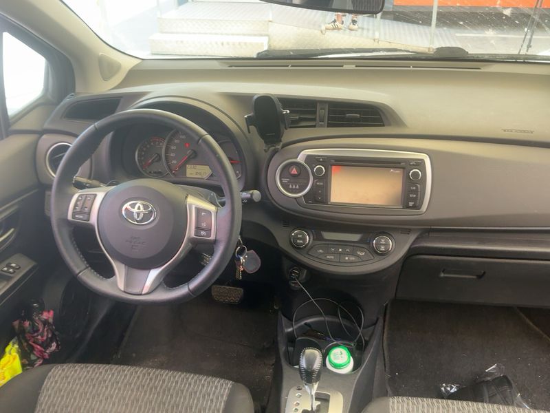 Toyota Yaris 1.33 Dual VVT-i Club 2013 – снимка 17