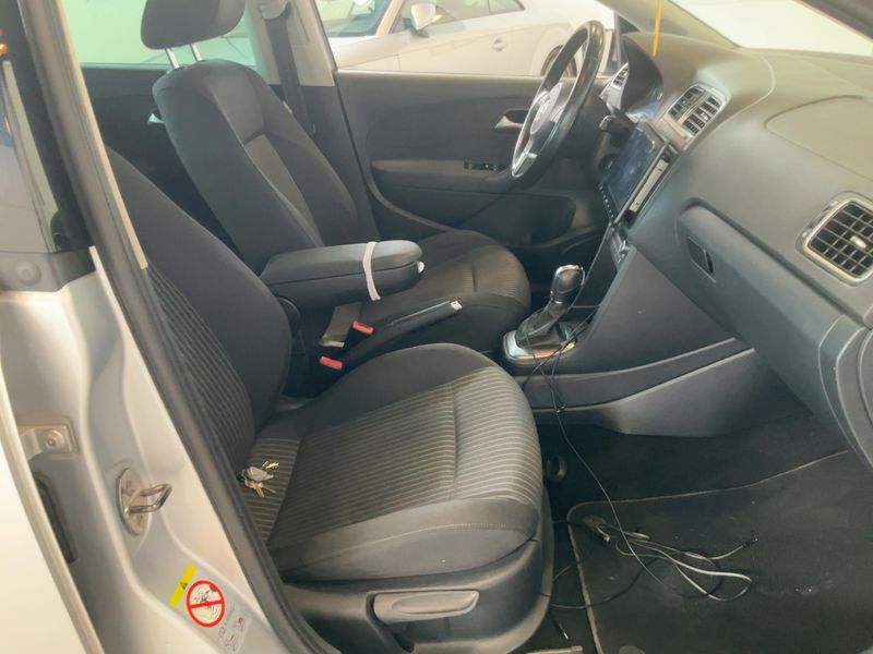 Volkswagen Polo 1.6 TDI Highline 2011 – снимка 16