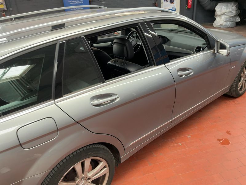 Mercedes-Benz C-Klasse C 180 CGI T BlueEfficiency Avantgarde 2011 – снимка 10