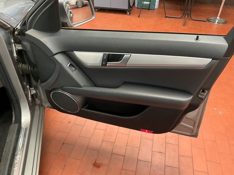 Mercedes-Benz C-Klasse C 180 CGI T BlueEfficiency Avantgarde 2011 – снимка 26