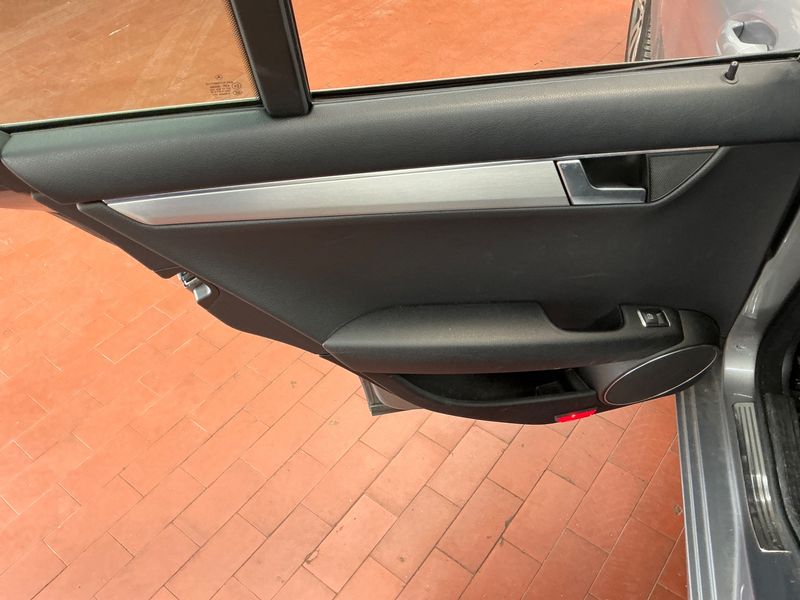 Mercedes-Benz C-Klasse C 180 CGI T BlueEfficiency Avantgarde 2011 – снимка 24