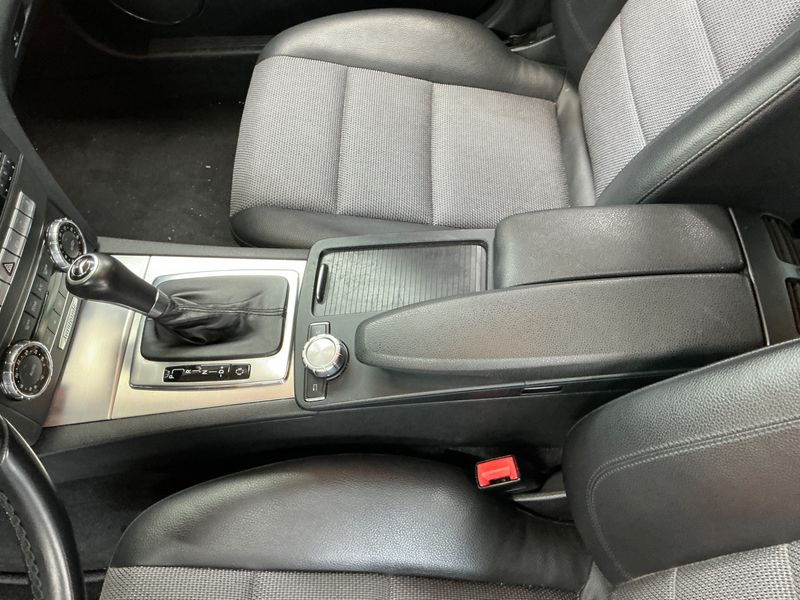 Mercedes-Benz C-Klasse C 180 CGI T BlueEfficiency Avantgarde 2011 – снимка 22