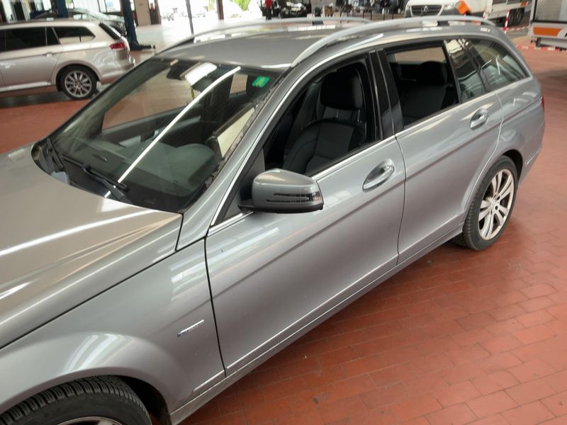 Mercedes-Benz C-Klasse C 180 CGI T BlueEfficiency Avantgarde 2011 – снимка 4