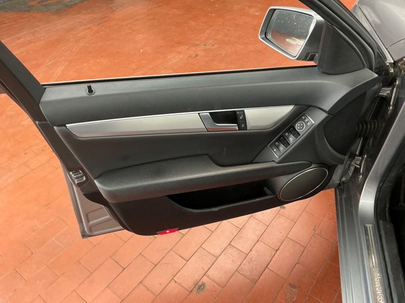 Mercedes-Benz C-Klasse C 180 CGI T BlueEfficiency Avantgarde 2011 – снимка 23