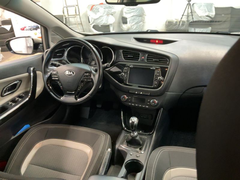 Kia cee'd 1.6 GDI Vision 2014 – снимка 18