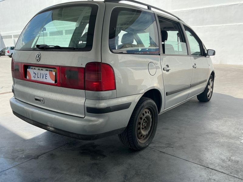 Volkswagen Sharan 1.9 TDI Highline 2002 – снимка 2