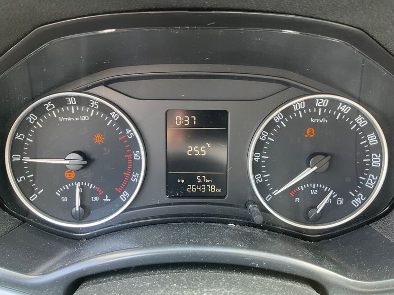 Skoda Octavia 1.6 TDI Ambiente 2009 – снимка 4