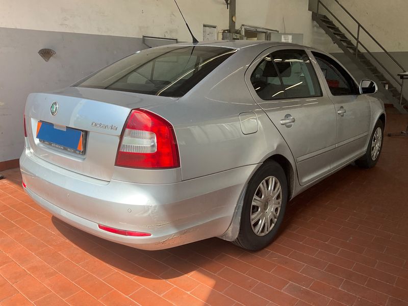 Skoda Octavia 1.6 TDI Ambiente 2009 – снимка 2