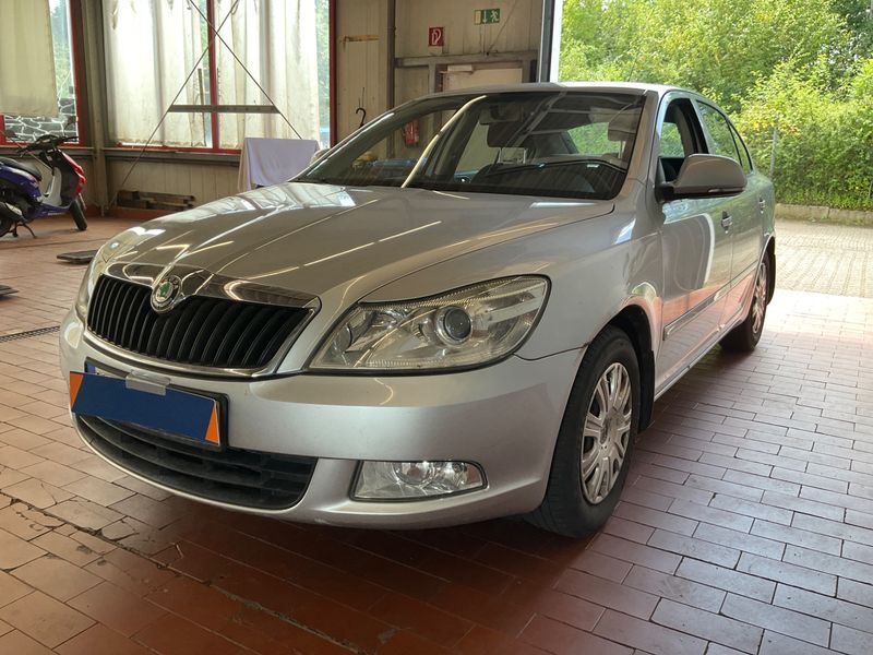 Skoda Octavia 1.6 TDI Ambiente 2009 – снимка 1
