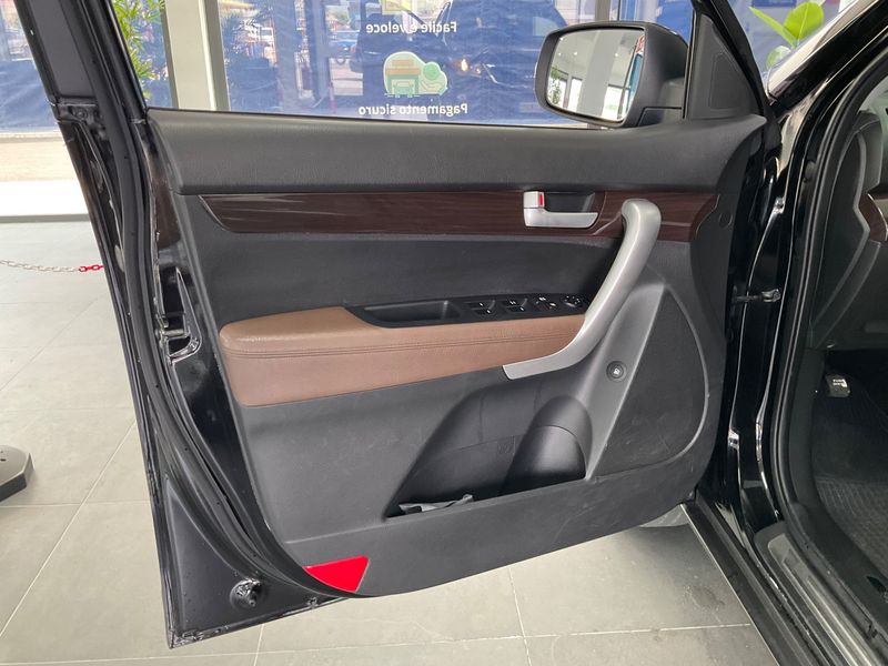 Kia Sorento 2.2 CRDi Active 4WD 2010 – снимка 32