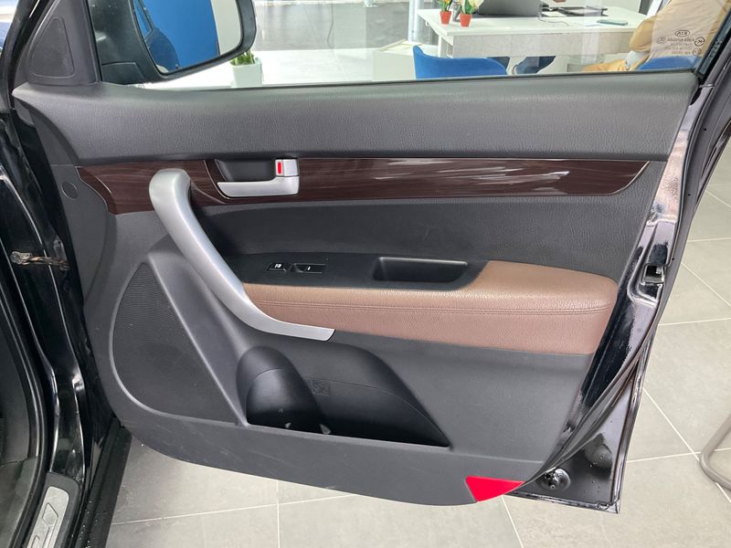 Kia Sorento 2.2 CRDi Active 4WD 2010 – снимка 29