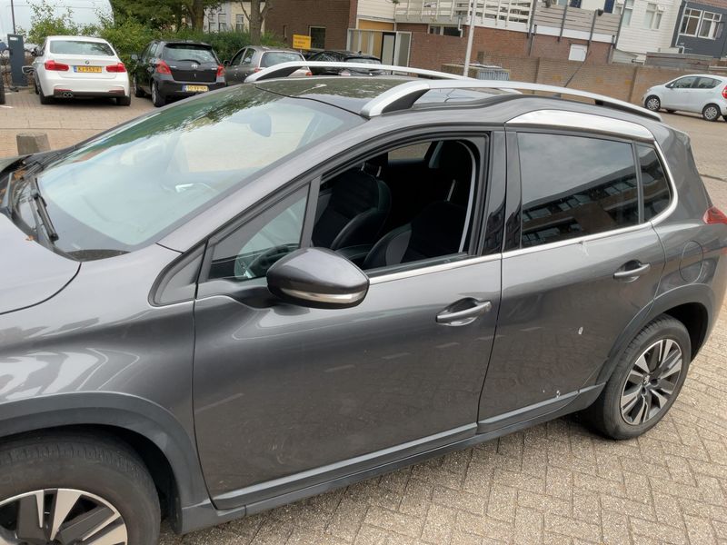 Peugeot 2008 1.2 PureTech Allure 2019 – снимка 4