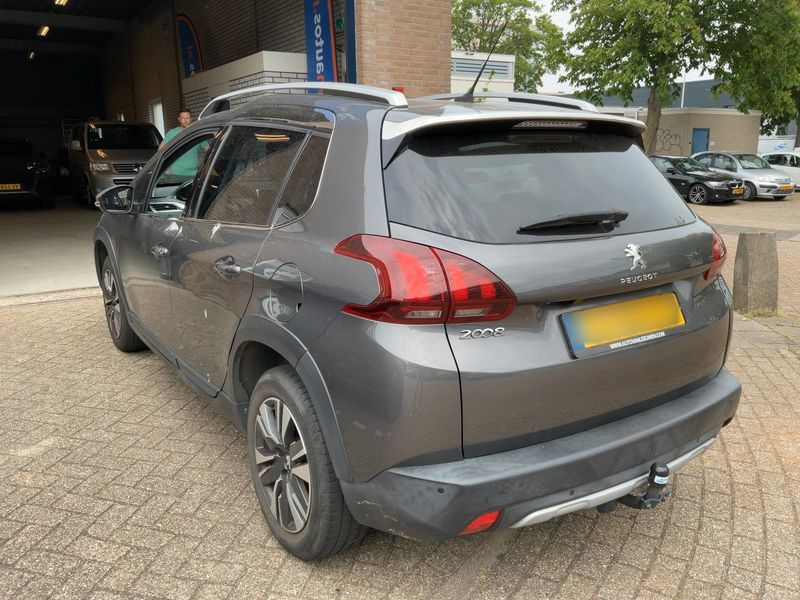 Peugeot 2008 1.2 PureTech Allure 2019 – снимка 6