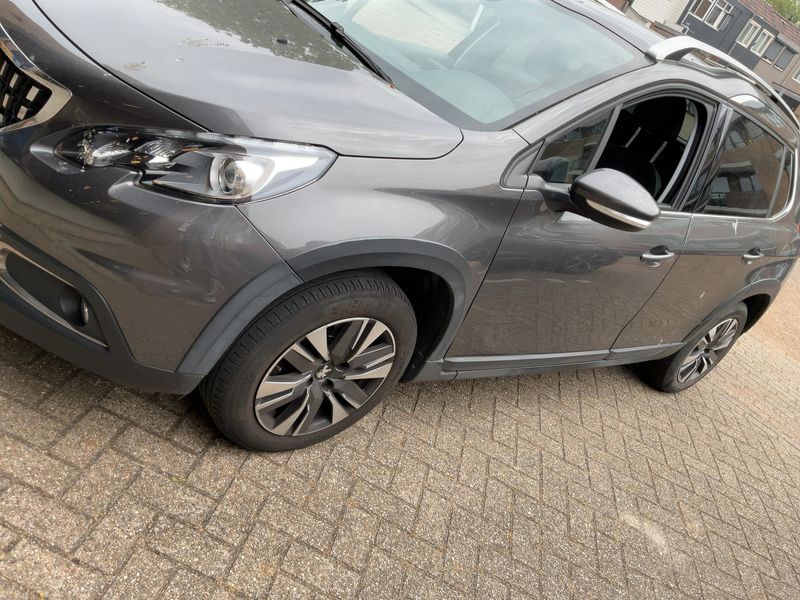 Peugeot 2008 1.2 PureTech Allure 2019 – снимка 2