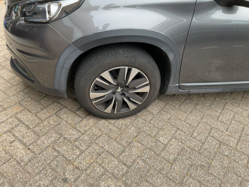 Peugeot 2008 1.2 PureTech Allure 2019 – снимка 3