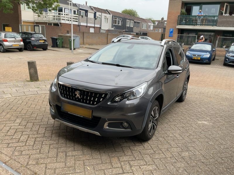 Peugeot 2008 1.2 PureTech Allure 2019 – снимка 1
