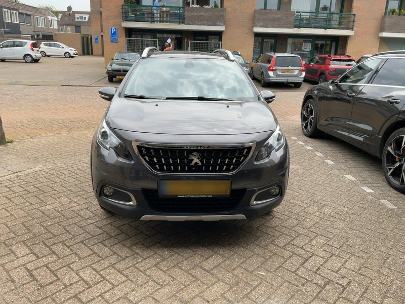 Peugeot 2008 1.2 PureTech Allure 2019 – снимка 14