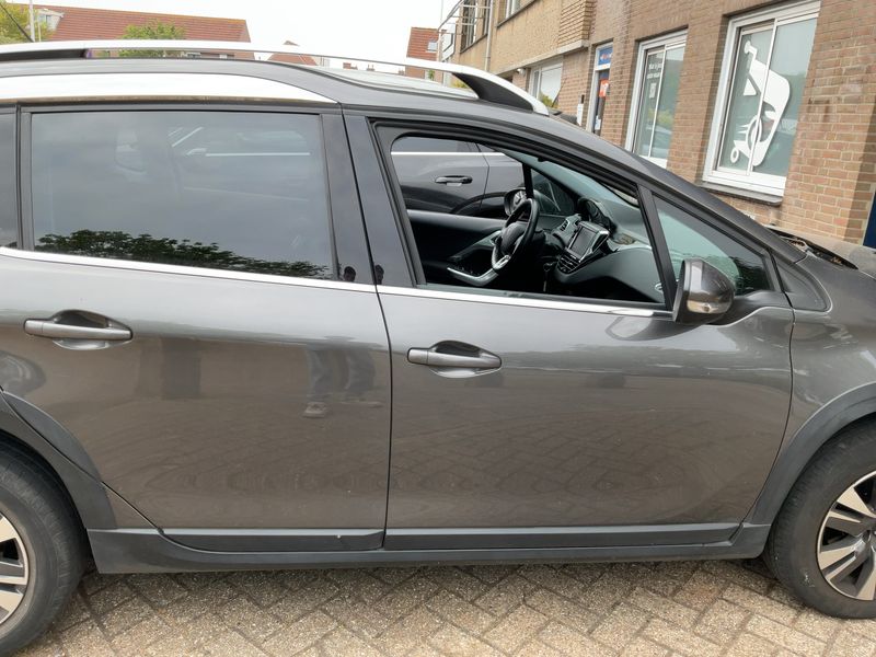 Peugeot 2008 1.2 PureTech Allure 2019 – снимка 10