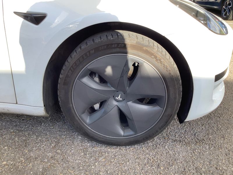 Tesla Model 3 Standard Range 2023 – снимка 11