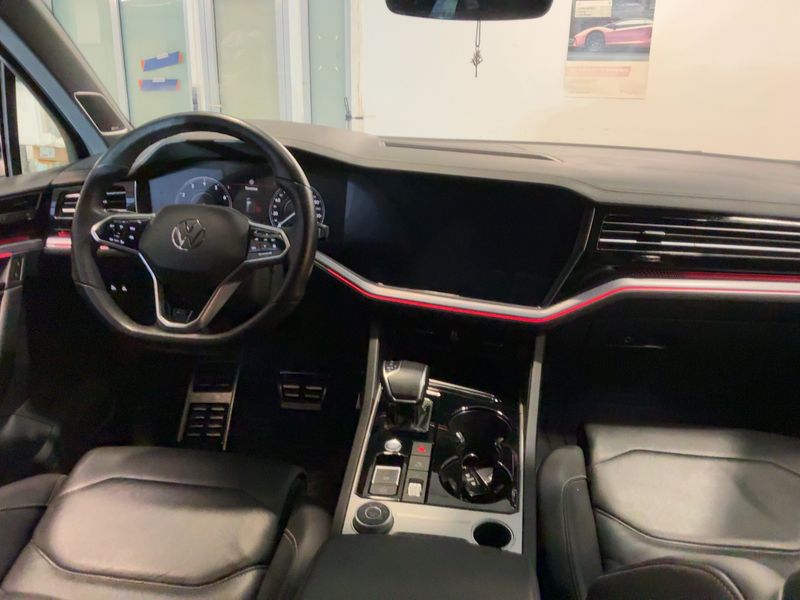 Volkswagen Touareg 3.0 TSI R-Line 4Motion 2022 – снимка 18
