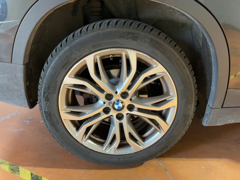 BMW X1 sDrive 16d xLine 2019 – снимка на щета 9