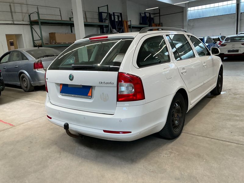 Skoda Octavia 1.6 TDI Ambition 2012 – снимка 2