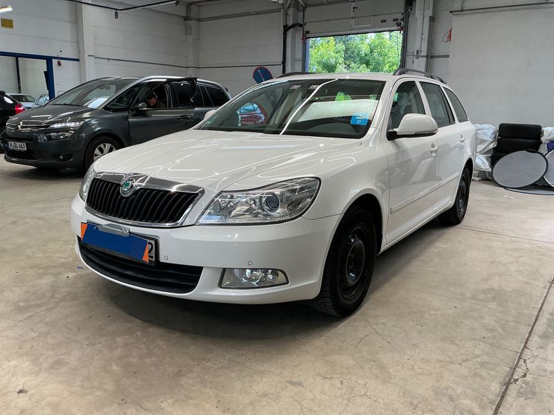 Skoda Octavia 1.6 TDI Ambition 2012 – снимка 1