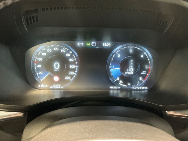 Volvo XC60 2.0 D5 R Design AWD 2018 – снимка 18