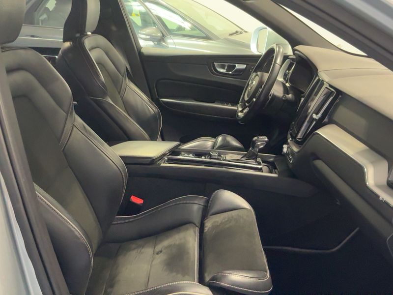 Volvo XC60 2.0 D5 R Design AWD 2018 – снимка 16