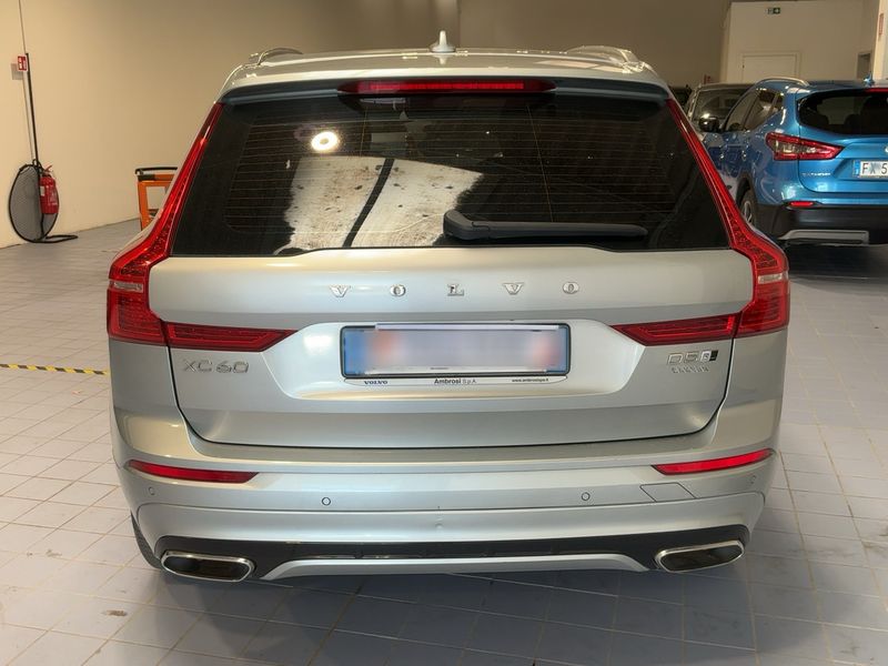 Volvo XC60 2.0 D5 R Design AWD 2018 – снимка 7