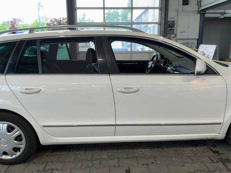 Skoda Superb 2.0 TDI Elegance 2011 – снимка 10