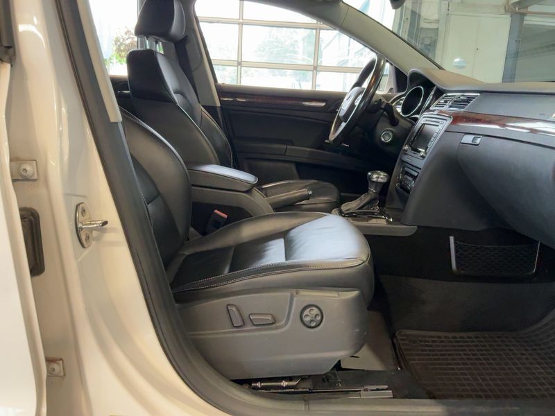 Skoda Superb 2.0 TDI Elegance 2011 – снимка 17