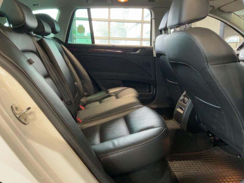 Skoda Superb 2.0 TDI Elegance 2011 – снимка 20