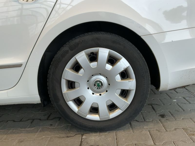 Skoda Superb 2.0 TDI Elegance 2011 – снимка 5