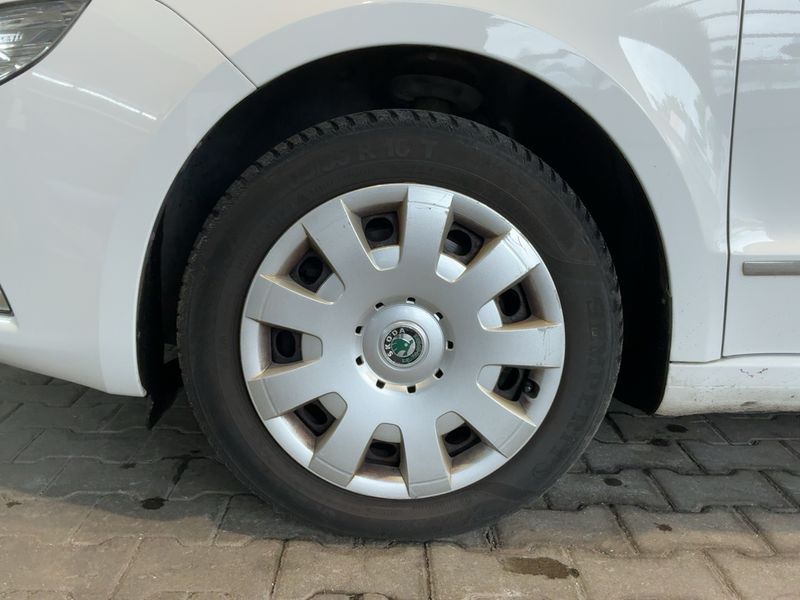 Skoda Superb 2.0 TDI Elegance 2011 – снимка 3