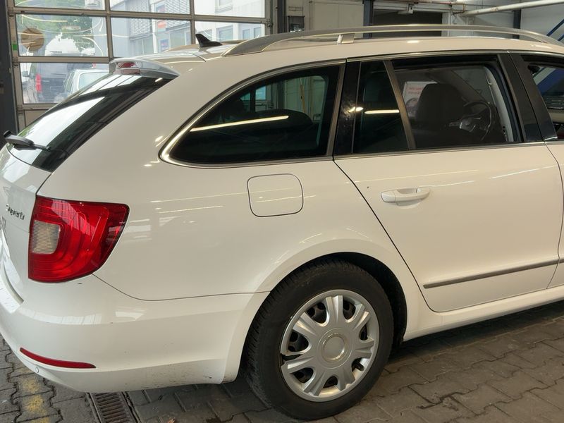 Skoda Superb 2.0 TDI Elegance 2011 – снимка 8