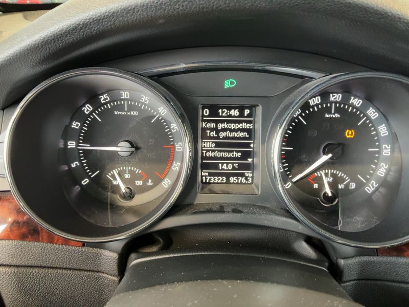 Skoda Superb 2.0 TDI Elegance 2011 – снимка 19