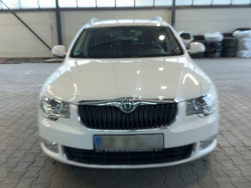 Skoda Superb 2.0 TDI Elegance 2011 – снимка 14
