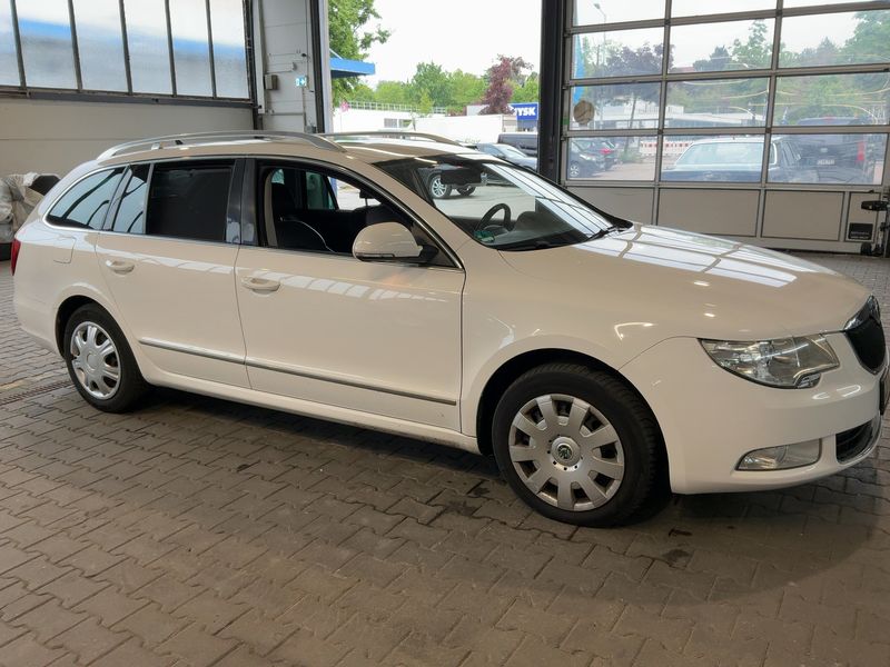 Skoda Superb 2.0 TDI Elegance 2011 – снимка 12