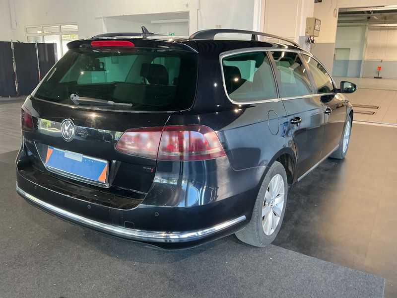 Volkswagen Passat 1.4 TSI Comfortline BlueMotion Tech 2011 – снимка 2