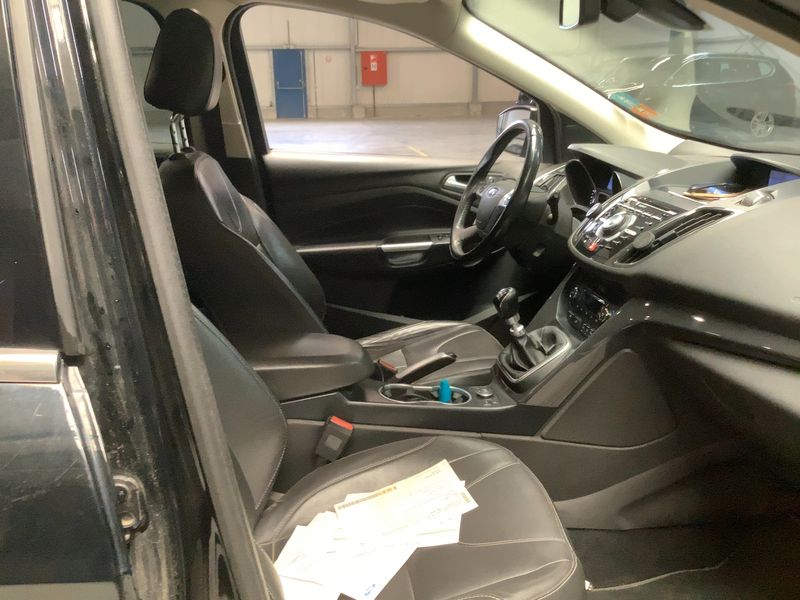 Ford Kuga 2.0 TDCi Titanium 2016 – снимка 16