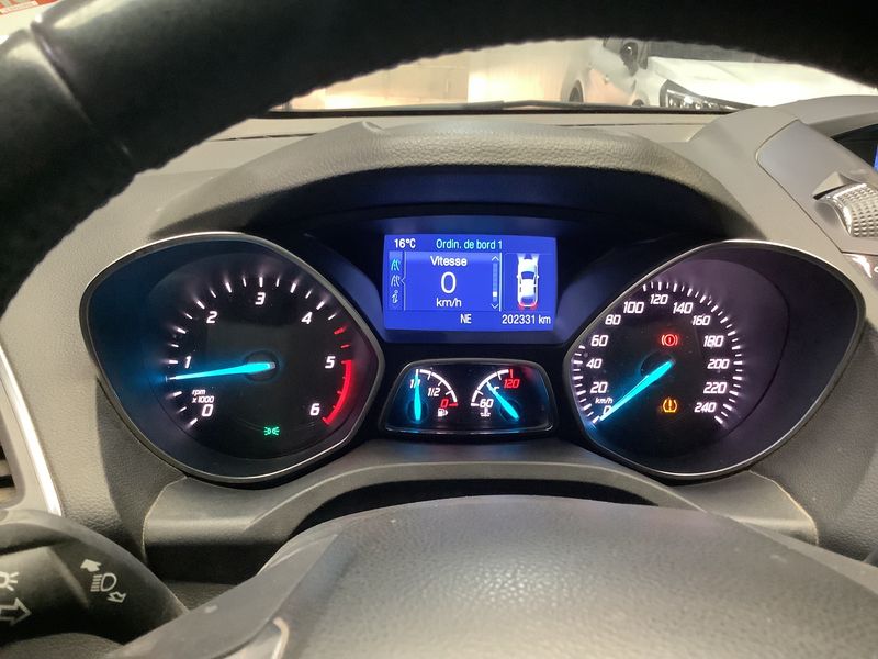 Ford Kuga 2.0 TDCi Titanium 2016 – снимка 18
