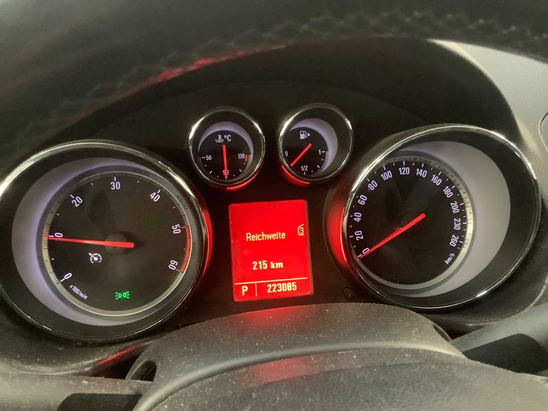 Opel Insignia Sports Tourer 2.0 CDTI Design Edition 2011 – снимка 4