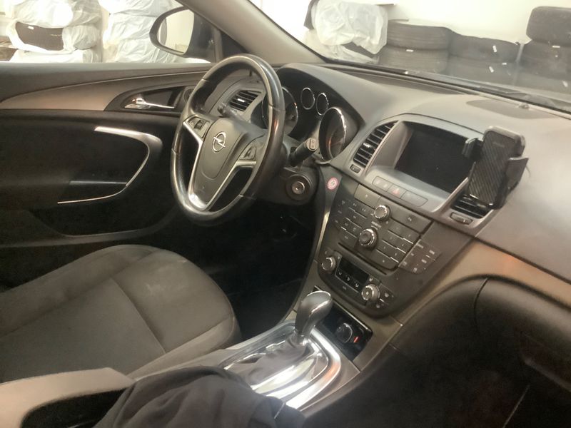 Opel Insignia Sports Tourer 2.0 CDTI Design Edition 2011 – снимка 3