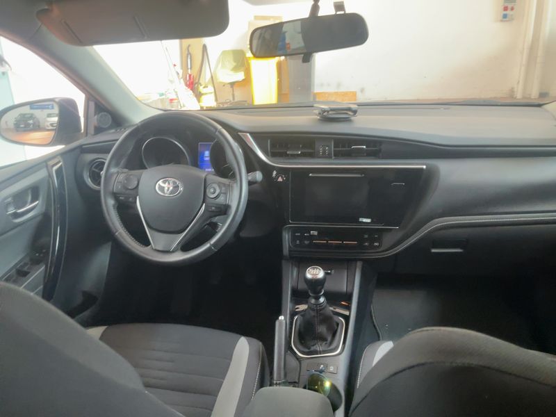 Toyota Auris Touring Sports 1.6 D-4D Active 2018 – снимка 17