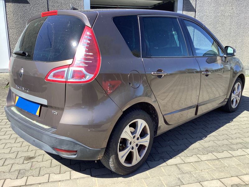 Renault Scenic 1.4 TCe Dynamique 2010 – снимка 2