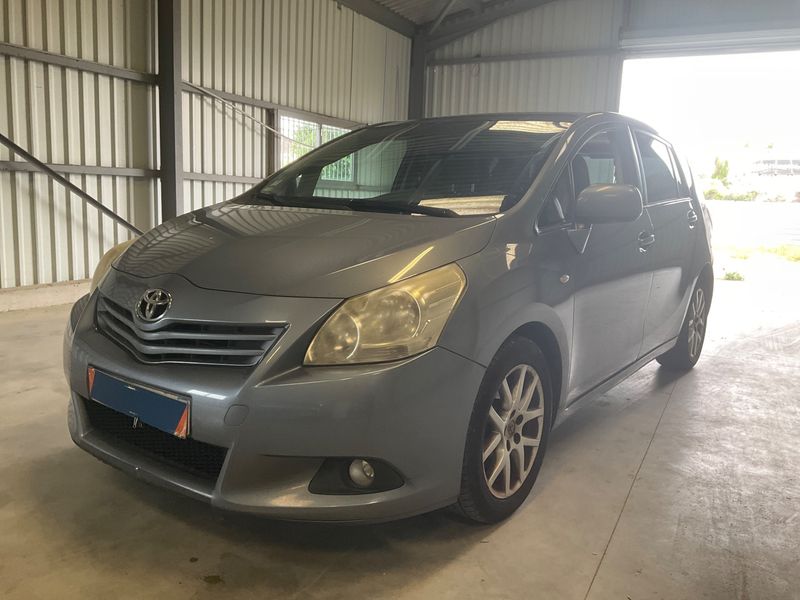 Toyota Verso 2.0 D-4D Executive 2011 – снимка 1