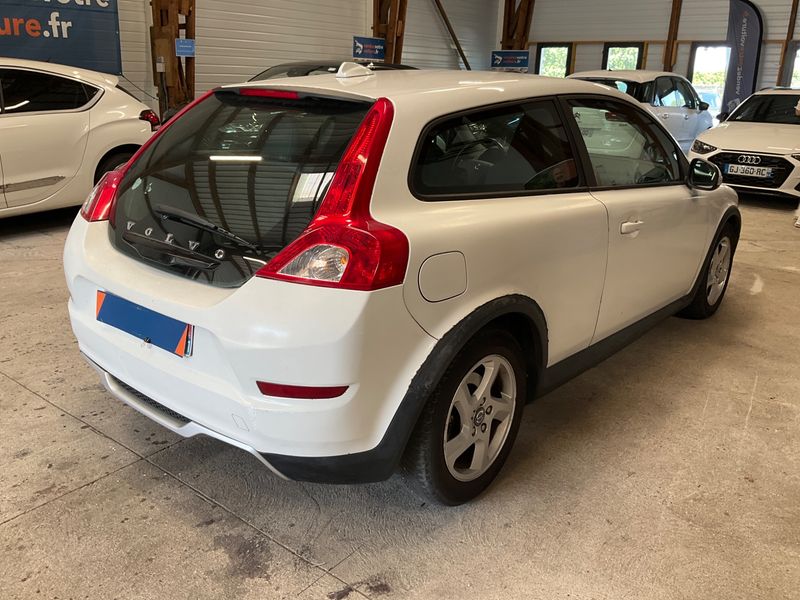 Volvo C30 1.6 D2 Kinetic 2011 – снимка 2